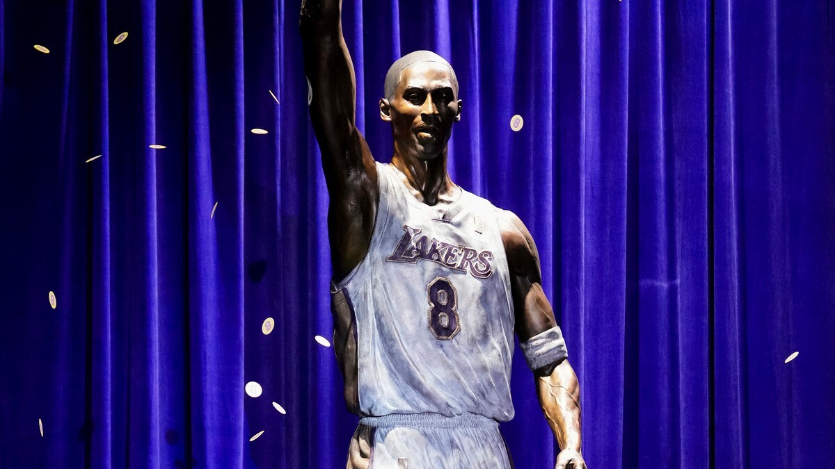 Lakers hedret Kobe Bryant med statue