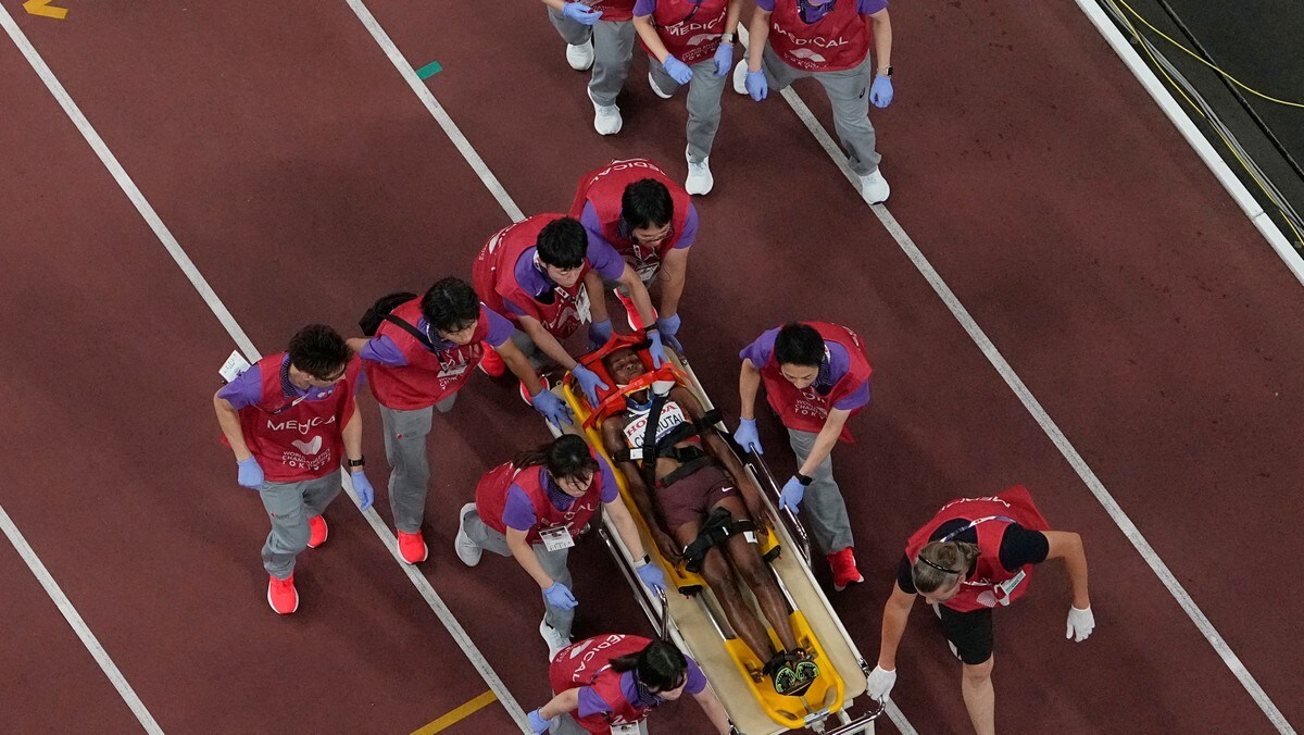 VM-drama i Tokyo – OL-mester måtte ha legehjelp etter stygt fall