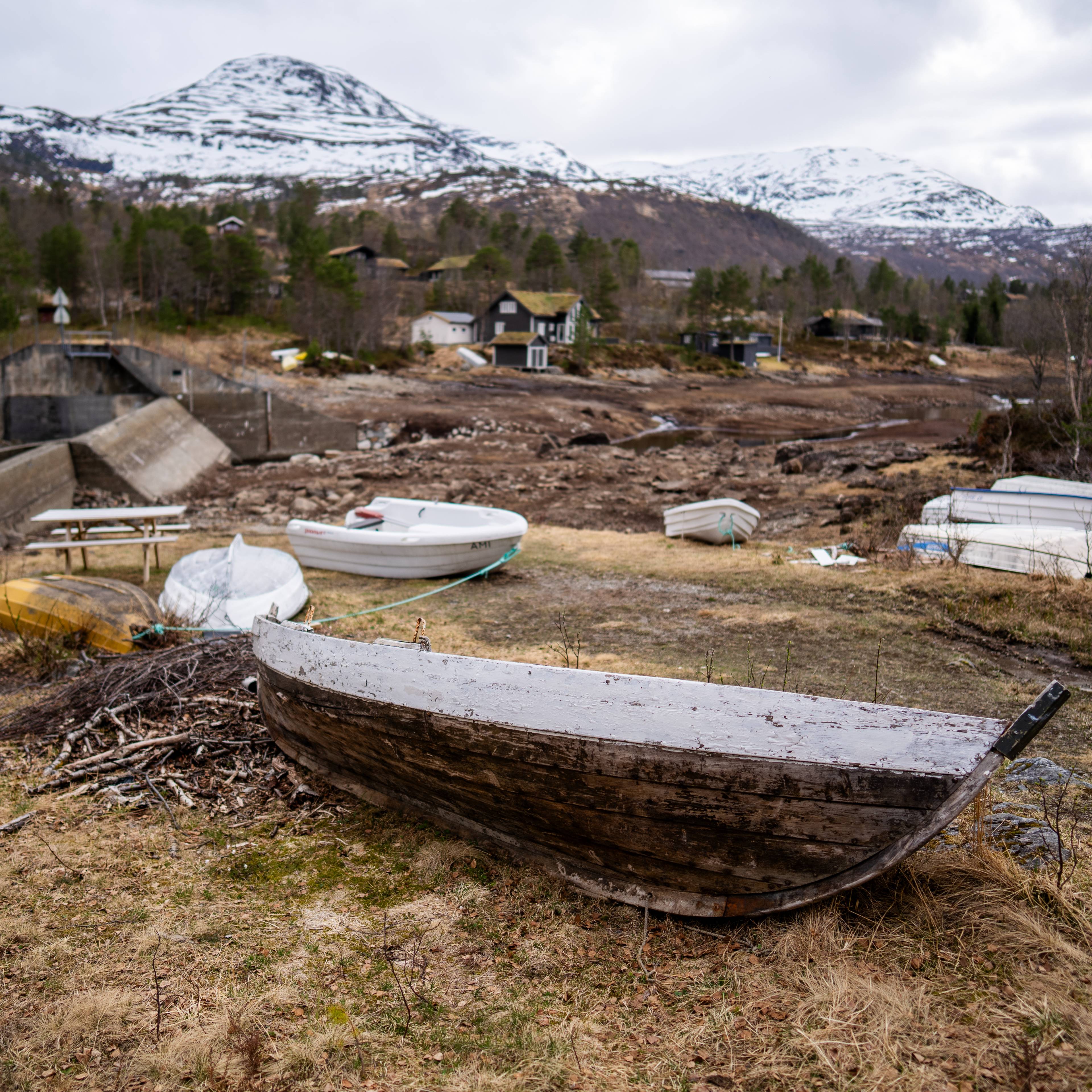 Reagerer på nedtapping av Nysætervatnet i Sykkylven/Stranda. Mange av av hytteeigarane i området reagerer på at vatnet er så nedtappa. Vatnet er regulert og brukt til kraftproduksjon av Tussa Kraft.