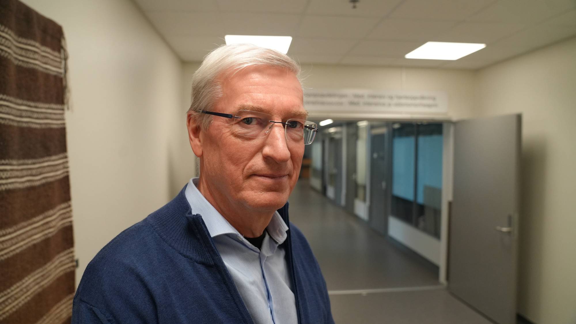 Einar Bugge Konst.adm.direktør, UNNutenfor korridoren til intensiv- og hjertemedisinsk avdeling