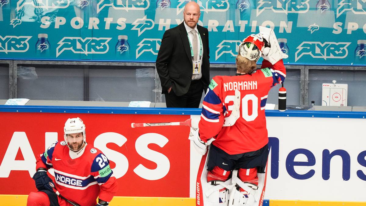 Noregs VM-kamp stoppa grunna hol i isen