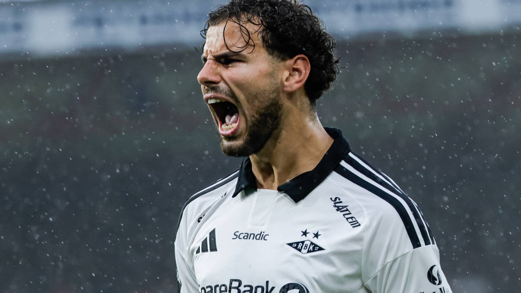 Rosenborgs Amin Chiakha feirer etter å ha scoret 1-1 målet under eliteseriekampen i fotball mellom SK Brann og Rosenborg BK på Brann stadion.