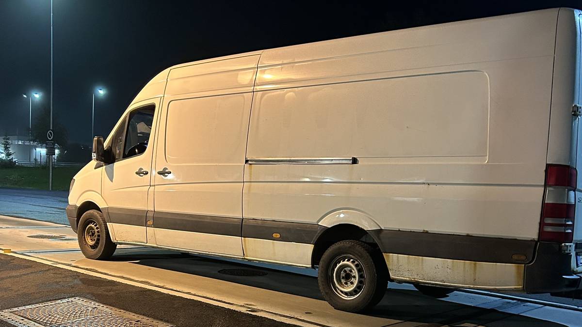 15 個の欠陥があるバンが道路当局に止められた – NRK トロンデラーグ – 地元のニュース、テレビ、ラジオ