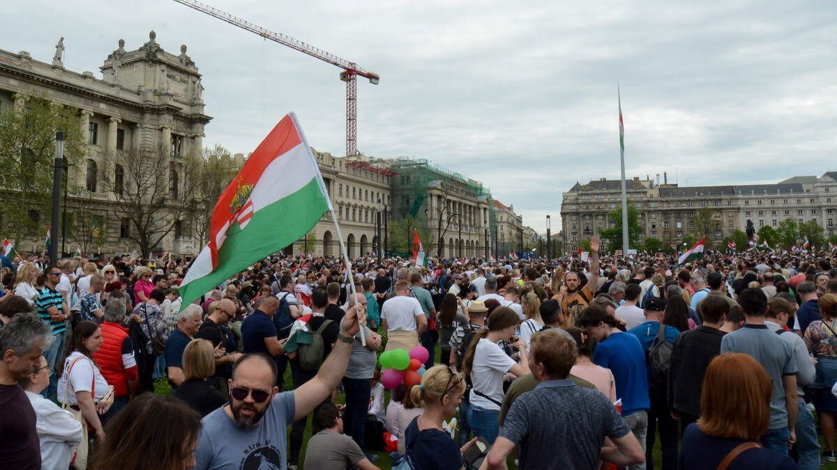Massedemonstrasjon i Ungarn mot Orban