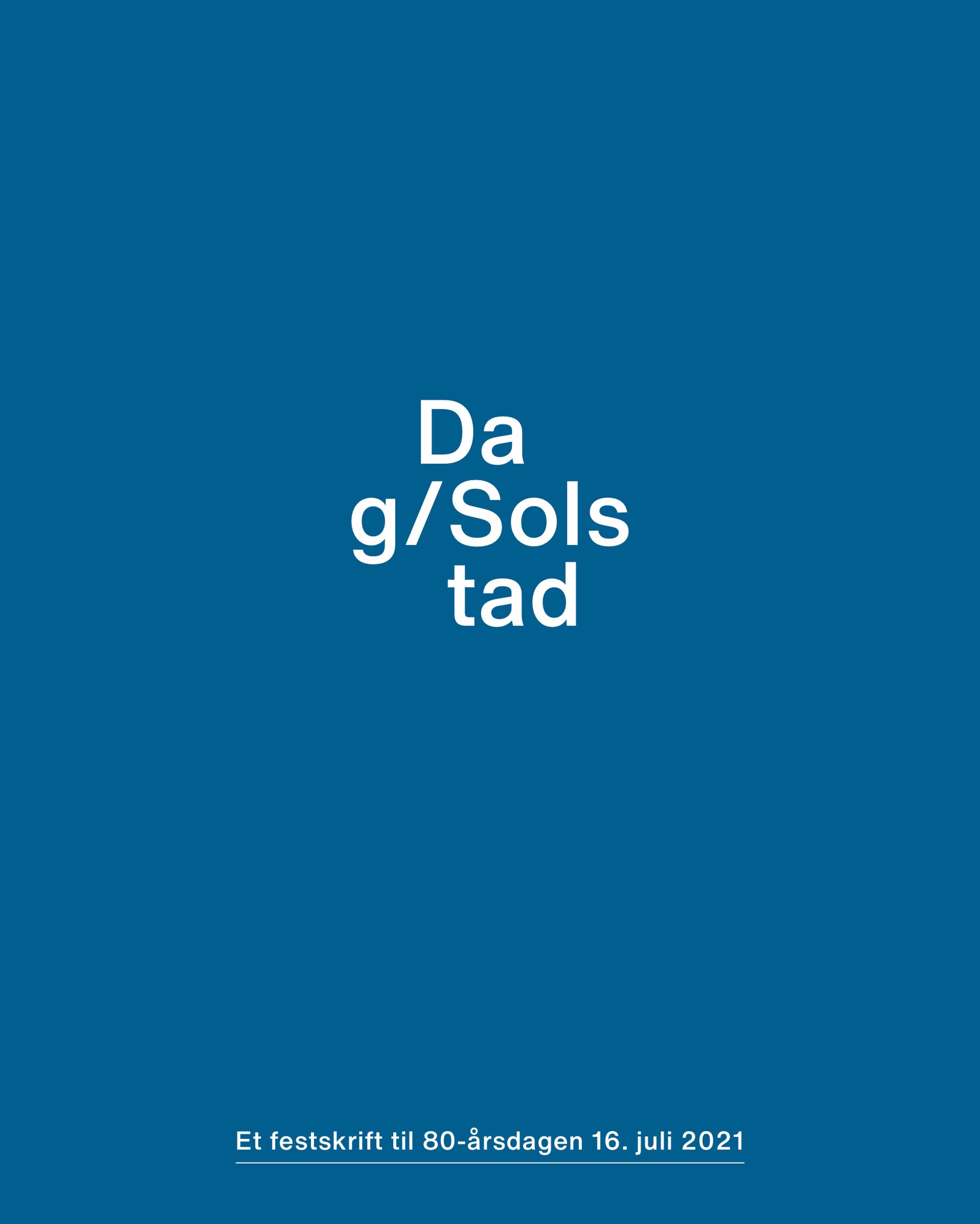 En blå bok  med hvit tekst. Teksten "Da/g Solstad" står sentrert i midten av bildet, med en skråstrek inne i fornavnet Dag.