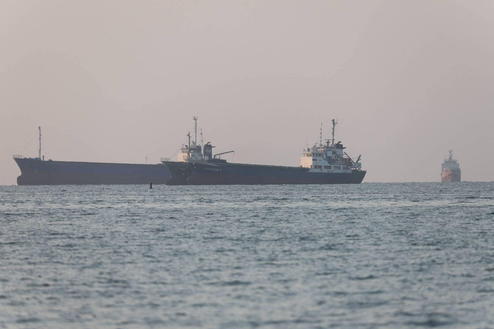 Skip i Hormuzstredet nær Bandar Abbas i Iran. 