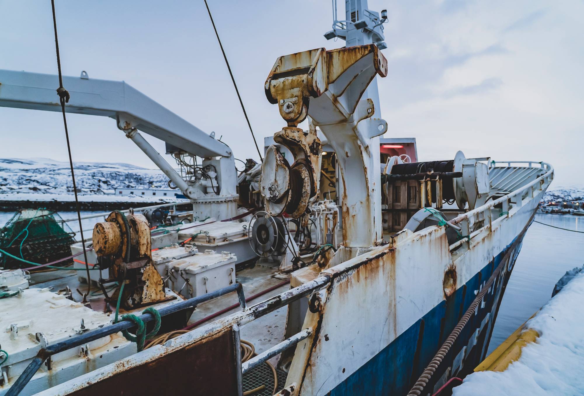 Askøybas til kai i Båtsfjord.