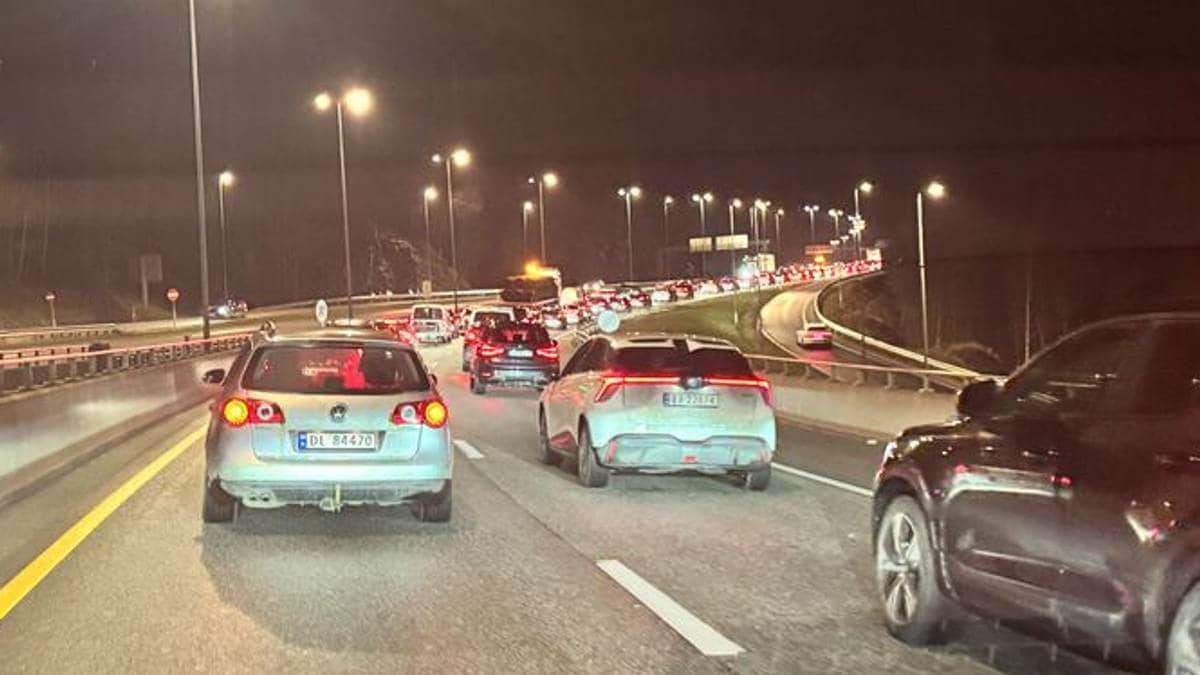 To biler involvert i trafikkulykke på E18