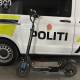 Politiet Elsparkesykkel foran politibil