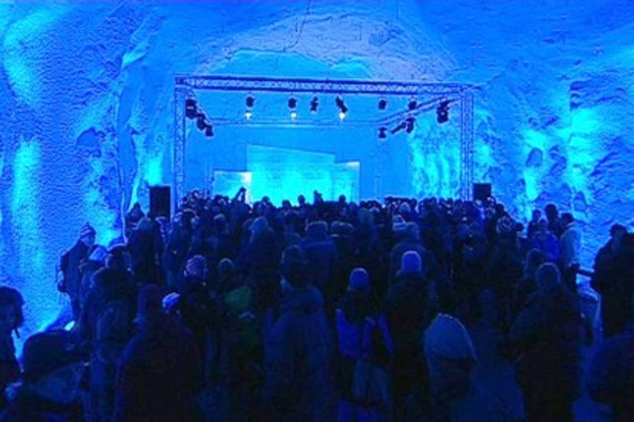 Åpningsseremoni i Svalbard globale frøhvelv.