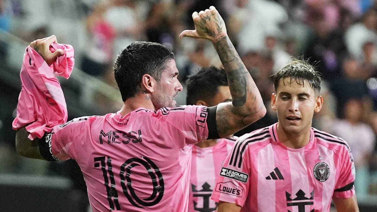 Lagkompis med hyllest til Messi etter farens bortgang