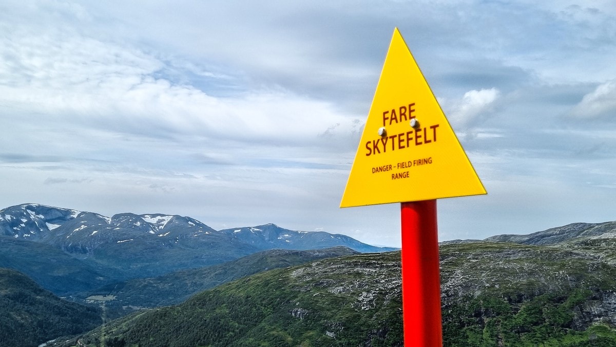 Kraftig skyts mot Forsvarsbygg etter utplassering av skytefelt-skilt i fjellheimen