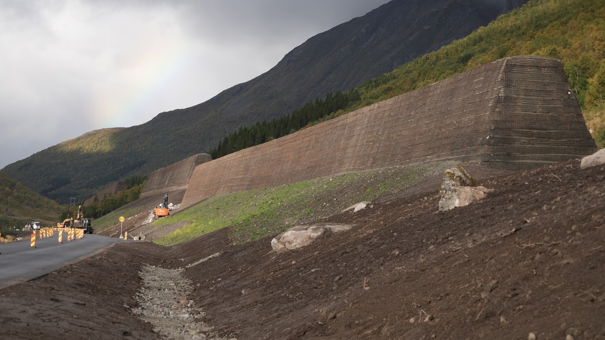 Bygger enorme «pyramider» for å stanse snøskred
