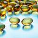 Colourbox Omega 3-kapsler ligger utover et bord