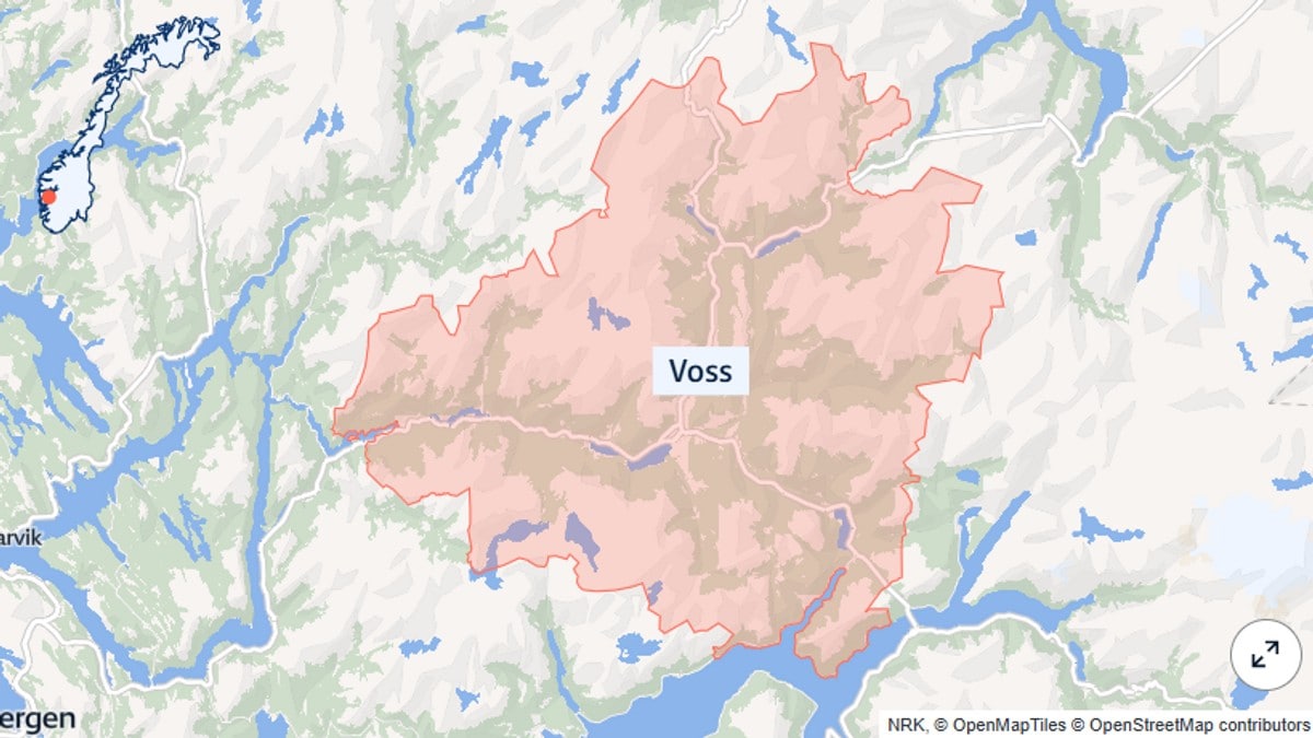 Redningsaksjon på Voss: Leiter etter ein person i vatnet