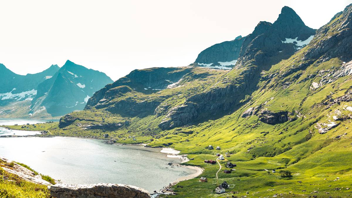 Paragliderulykke ved Bunesfjorden i Lofoten – ukjent skadeomfang