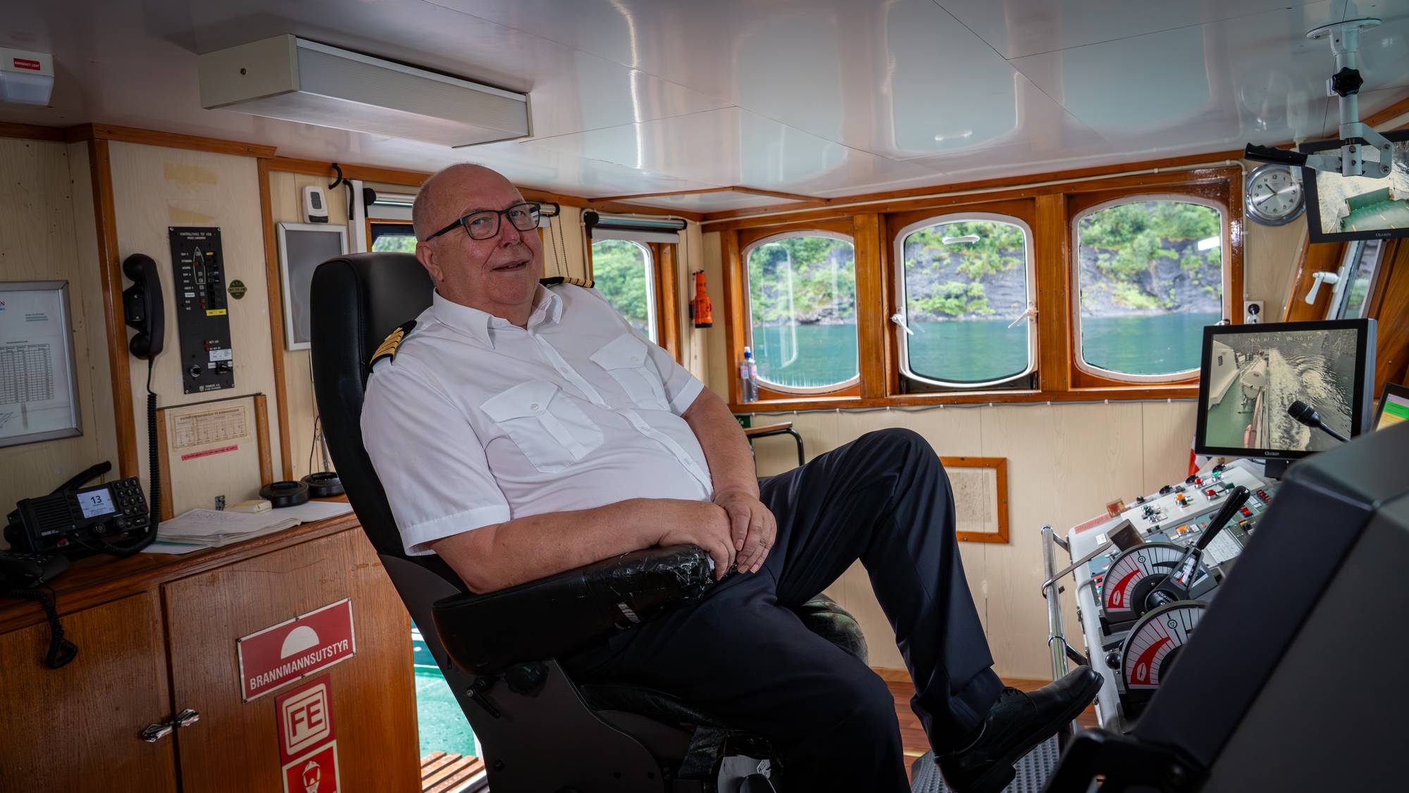 kaptein på Veøy, Karstein Erling Holm