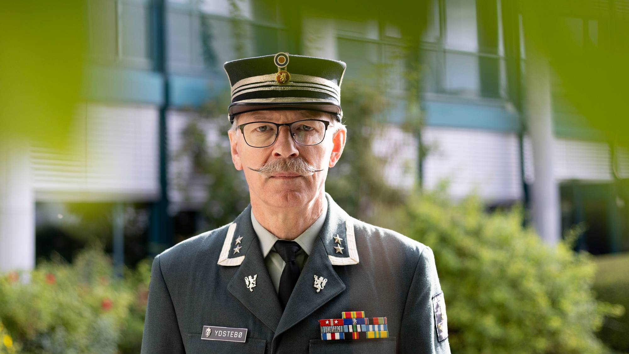 Palle Ydstebø, hovedlærer i seksjon for landmakt ved Krigsskolen.Tor Bukkvoll, sjefforsker ved forsvarets forskningsinstituttsnakker om krigen i Ukraina.