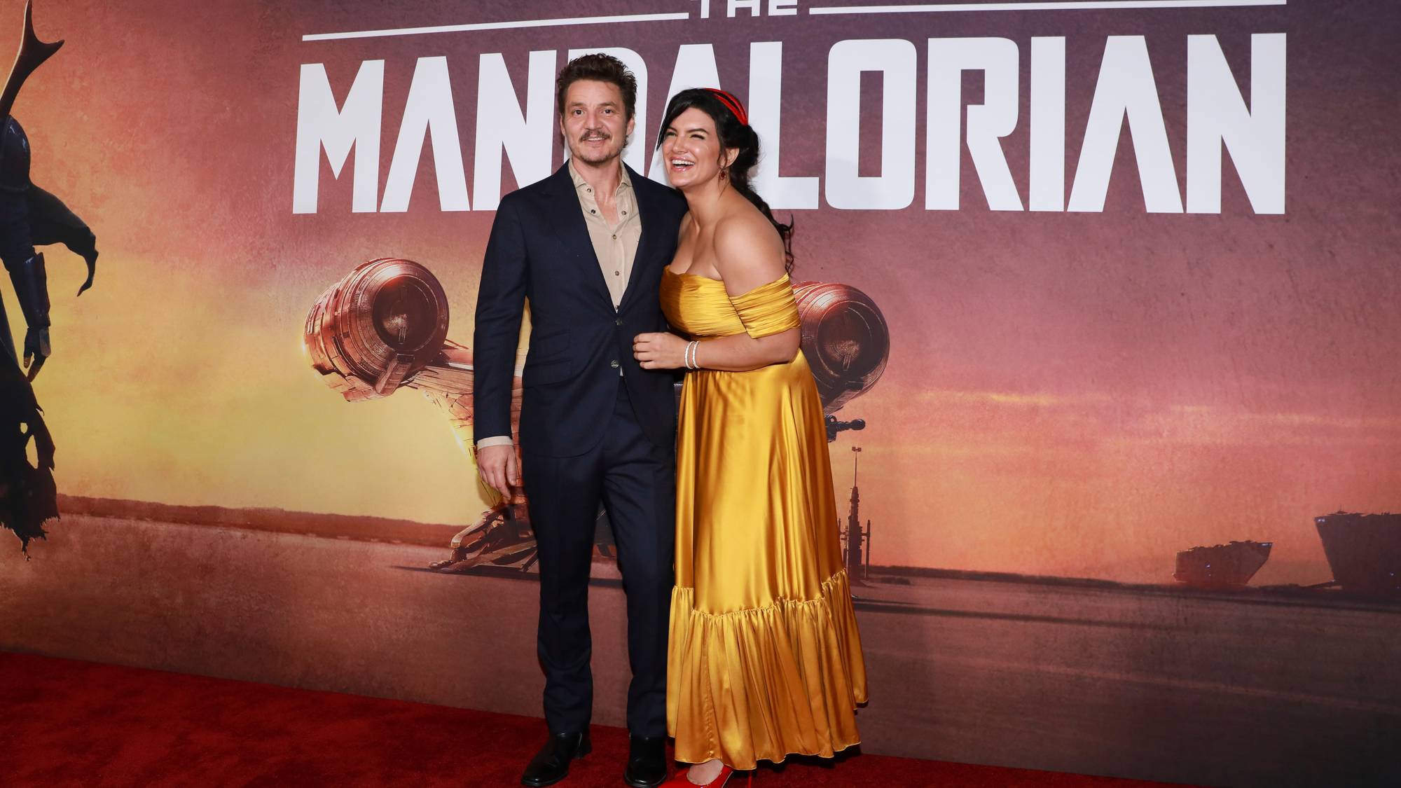 Pedro Pascal og Gina Carano på rød løper