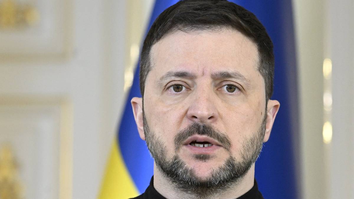 Nå skal telefonsamtalen mellom Trump og Zelenskyj være i gang