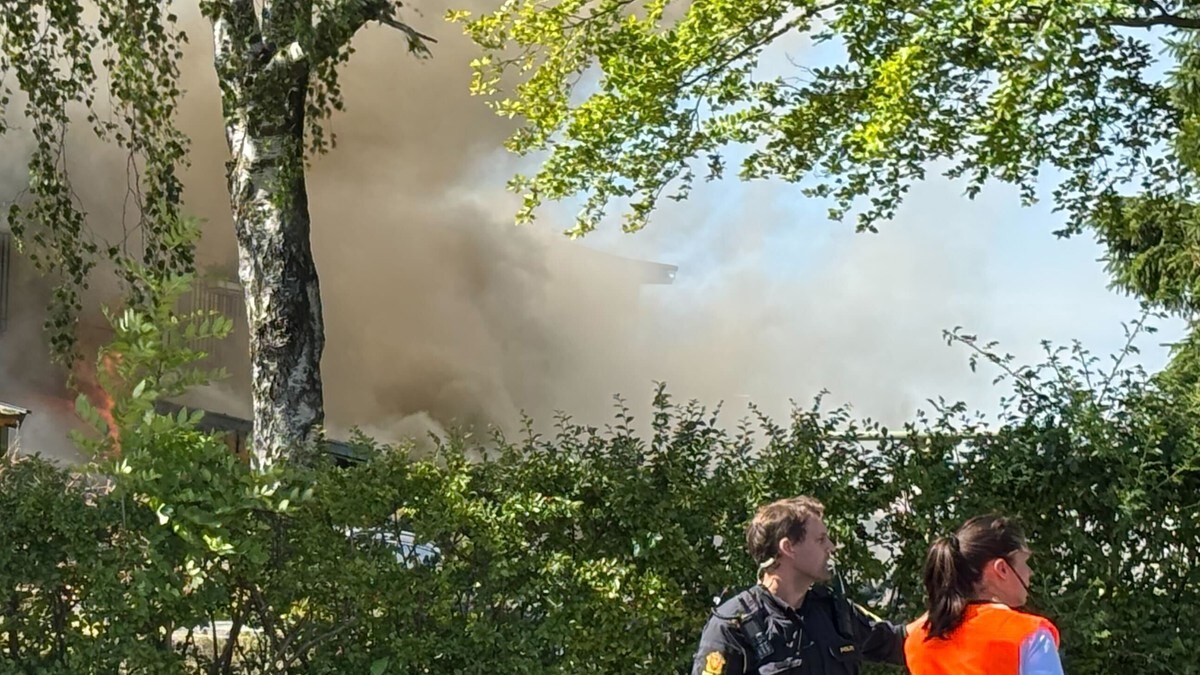 Brann i rekkehus i Sarpsborg: – Folk bes holde avstand