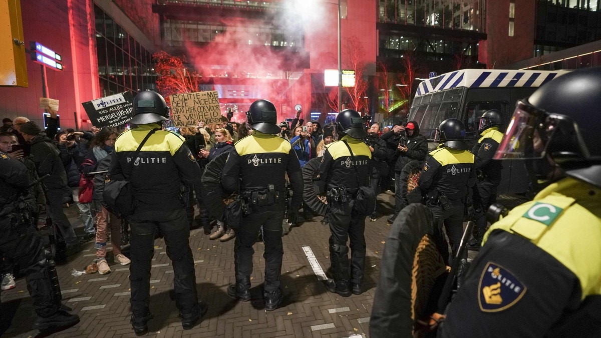 Demonstrasjoner i Nederland etter ny korona-nedstenging