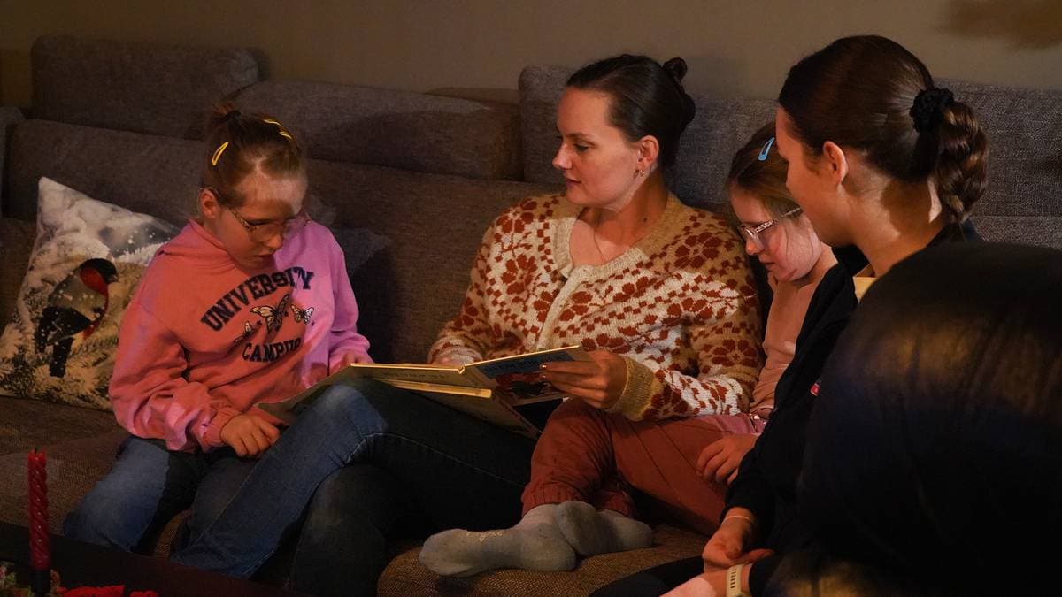 Tvillingmamma får ikke beholde dagens assistenter: – Urimelig