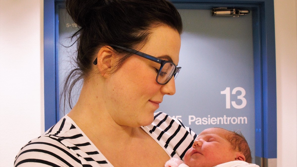 Nyfødte skal sendes hjem rekordtidlig – Danmark snur og sikrer lenger opphold
