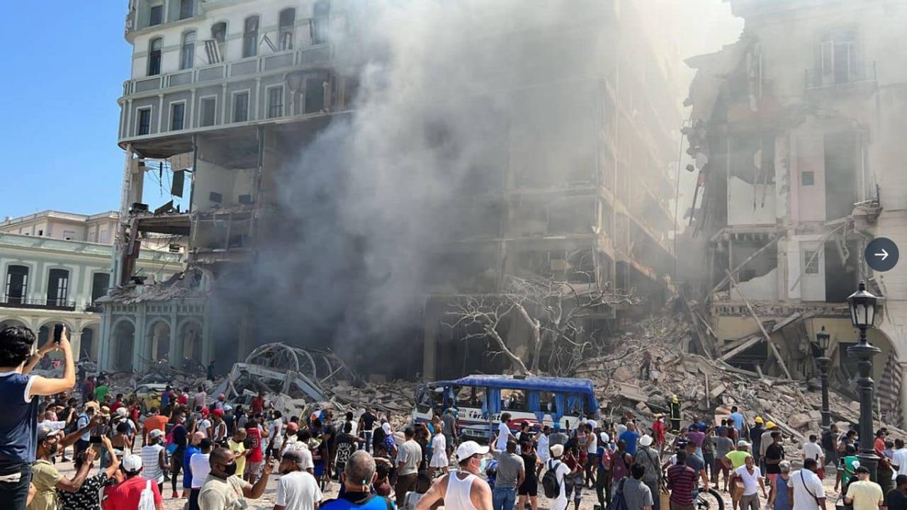2 En eksplosjon rammet Hotel Saratoga i Havana fredag.
