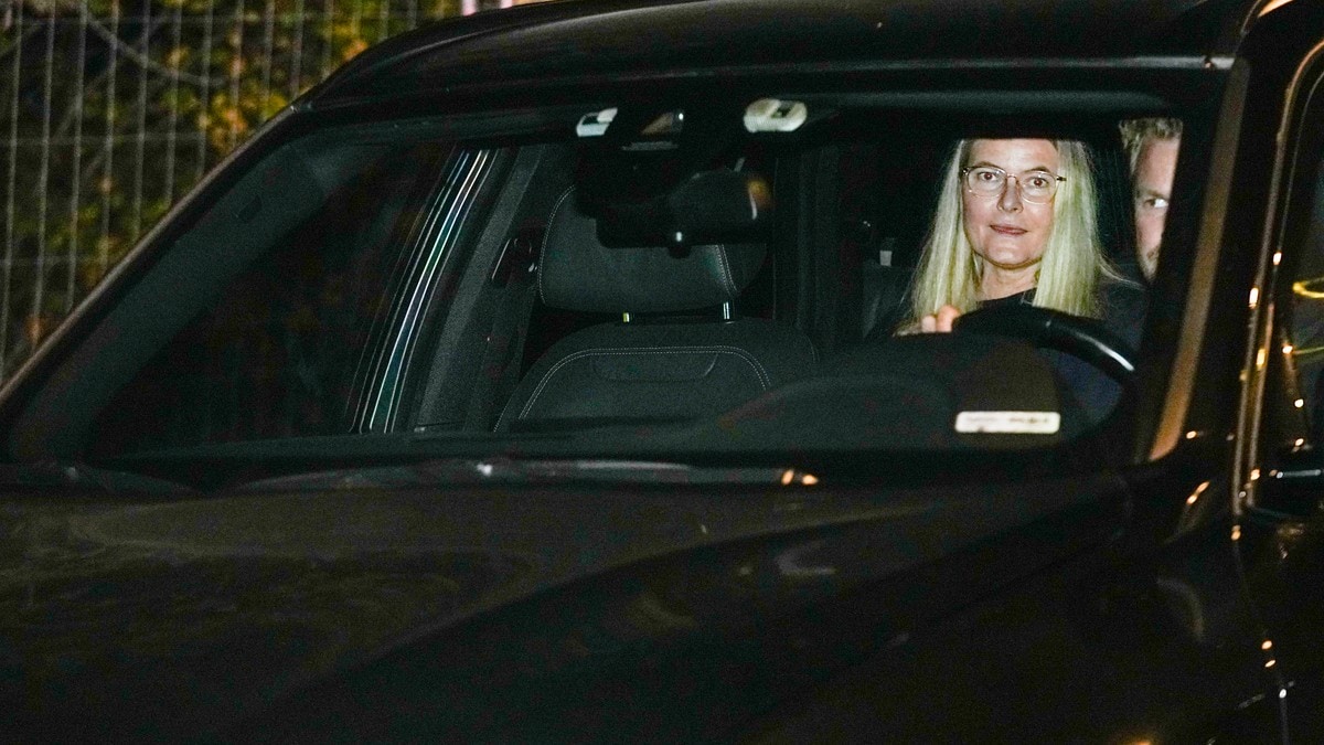 Kronprinsesse Mette-Marit forlater Rikshospitalet