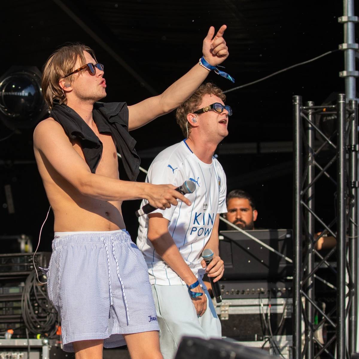 Qizlar tabiatan juda yalangoch Stol ustida kotiba bilan jinsiy aloqa video