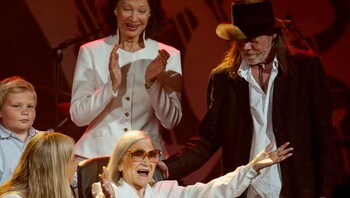 En ære, sier Lillebjørn Nilsen – NRK Trøndelag