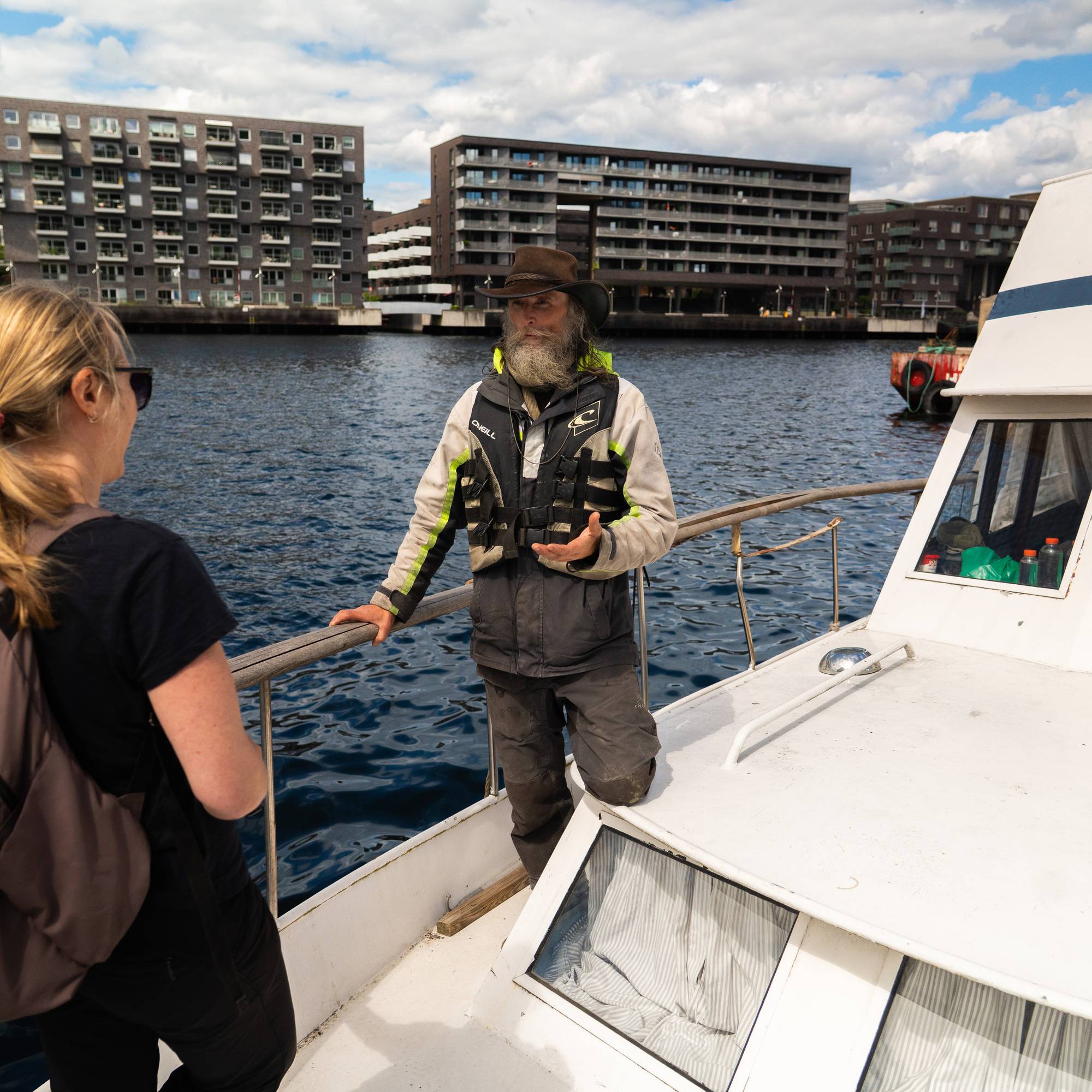 Vegard Kristoffer Emanuelsen mener det er kommunene som bryter loven når båtene blir tvangsflyttet