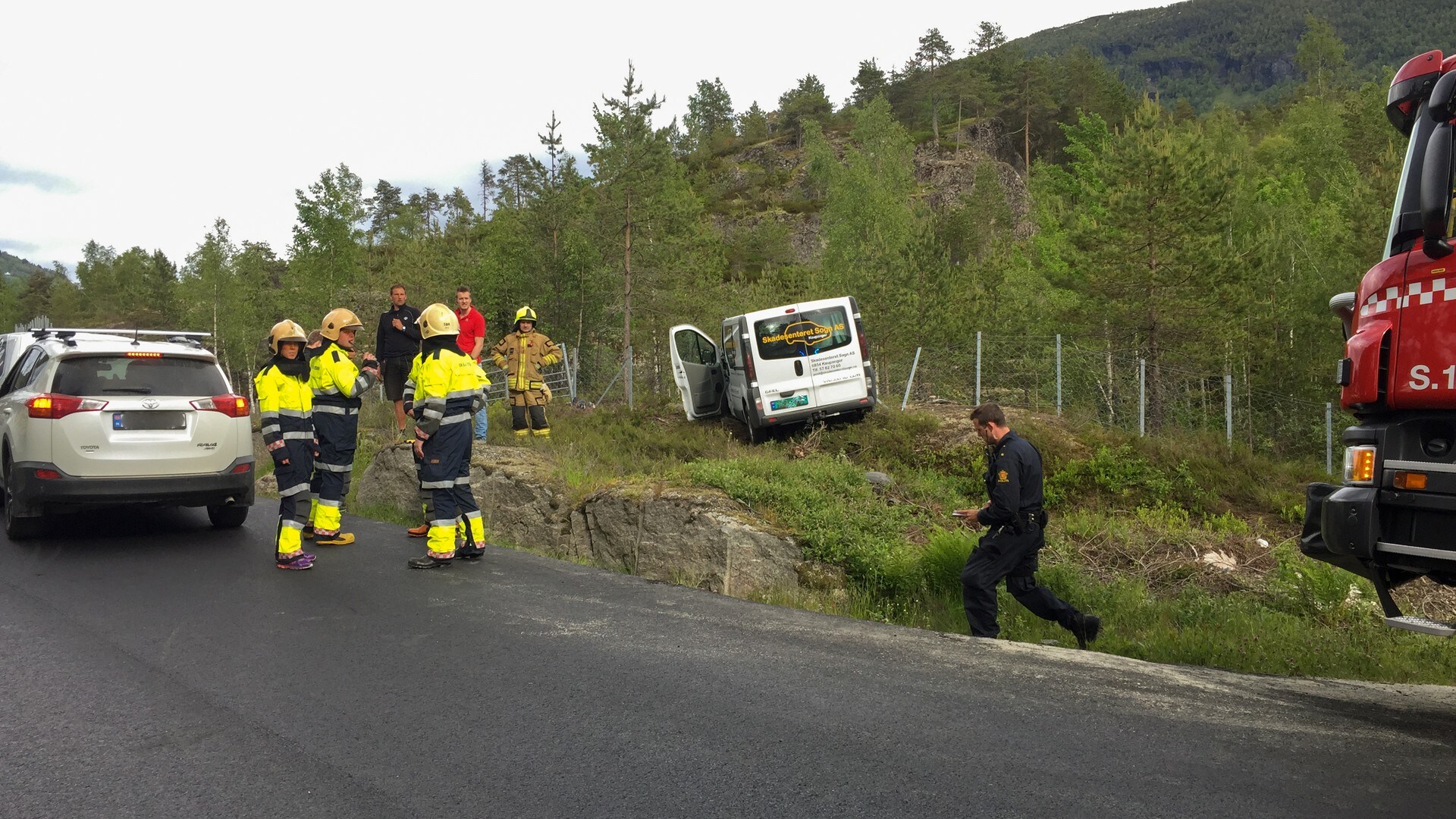 Bil Med To Personar Har Køyrt Av Vegen Nrk Vestland 