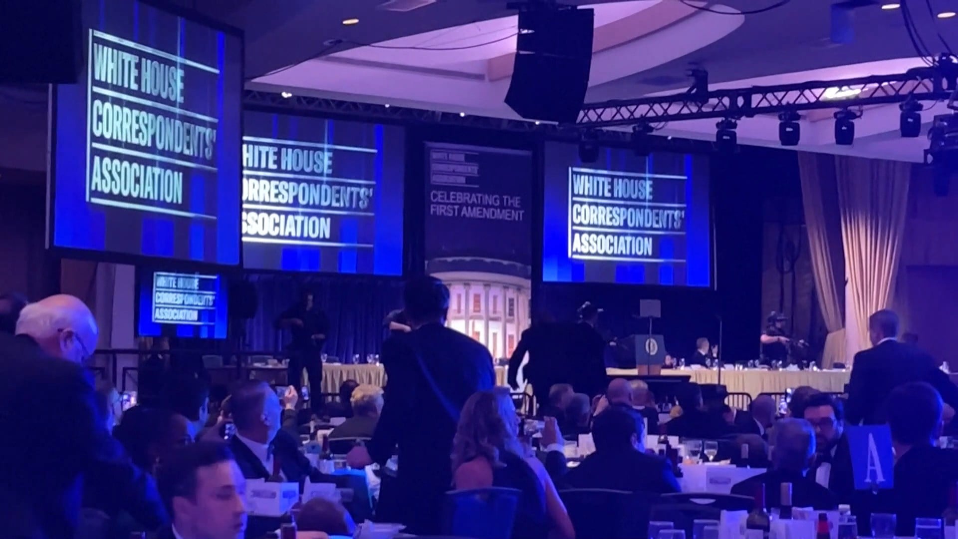 Trump evakuert fra korrespondentmiddag