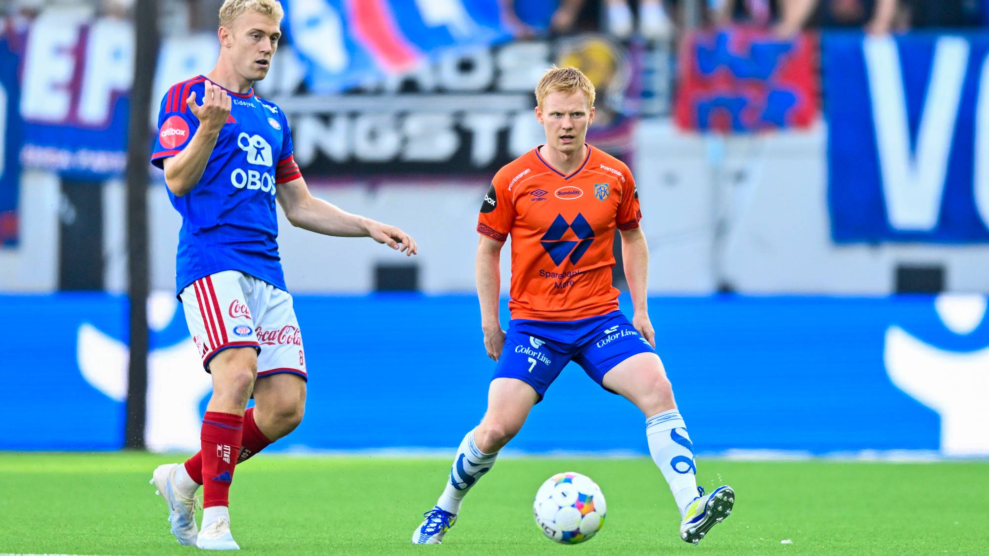 Henrik Bjørdal og Kristoffer Nessø under eliteseriekampen i fotball mellom Vålerenga og Aalesund på Intility Arena.