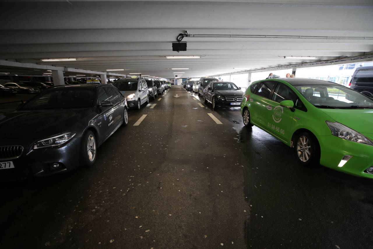 Taxi-kø utanfor Stavanger lufthavn Sola