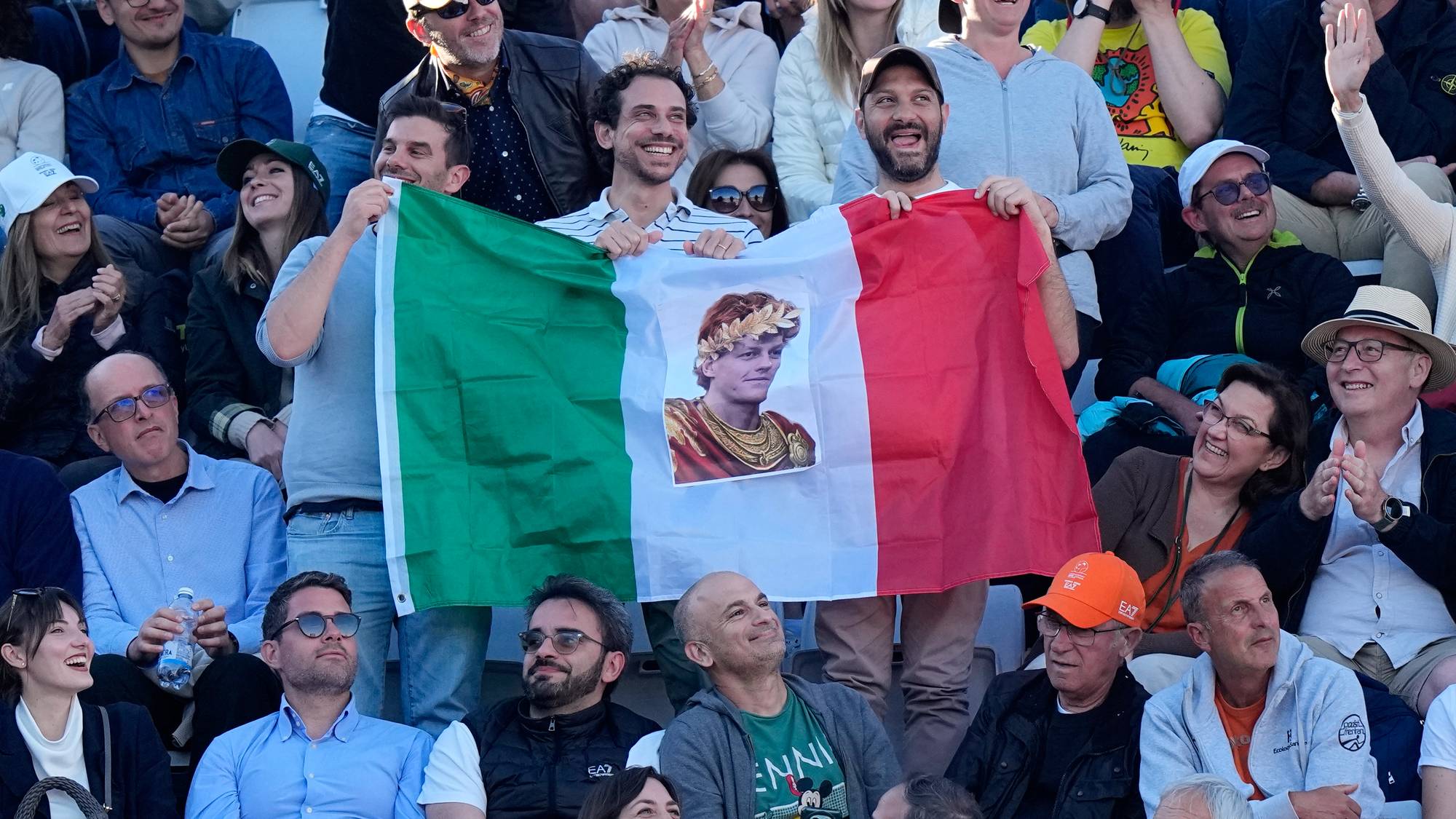 Jannik Sinner fans