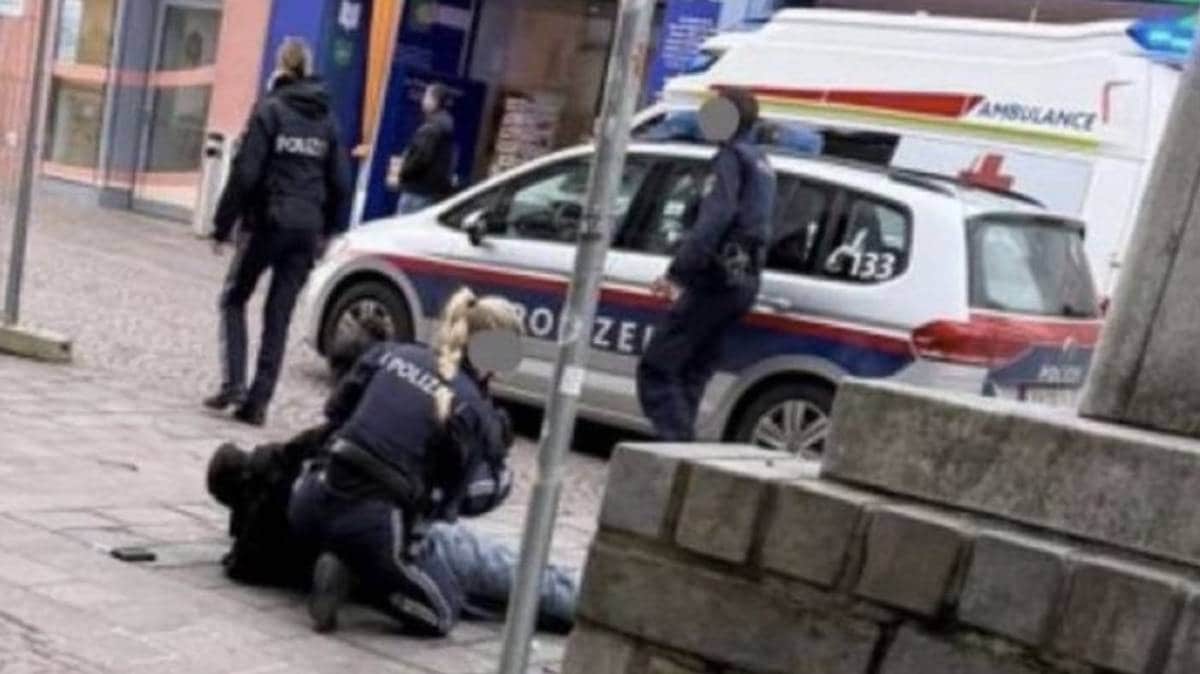 Myndighetene i Østerrike mener knivangriper var islamist