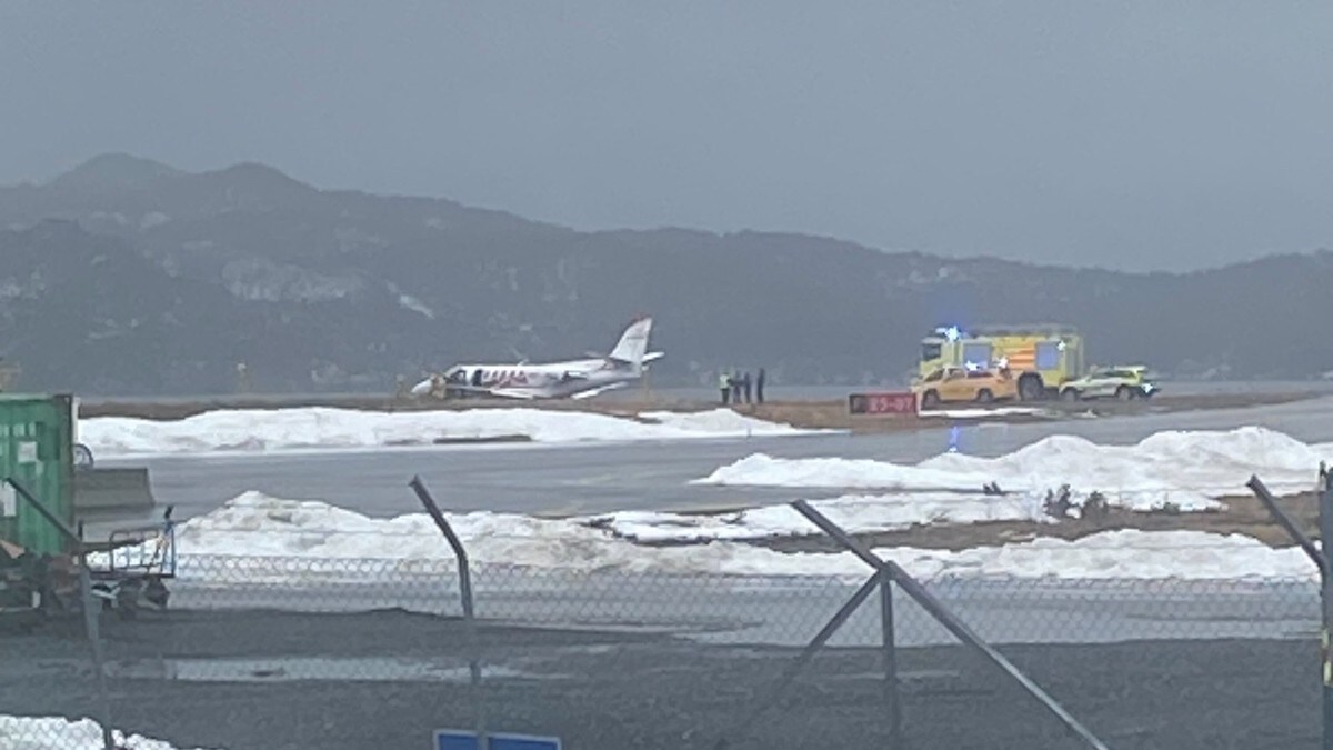 Fly hamna utanfor rullebanen på Florø lufthamn