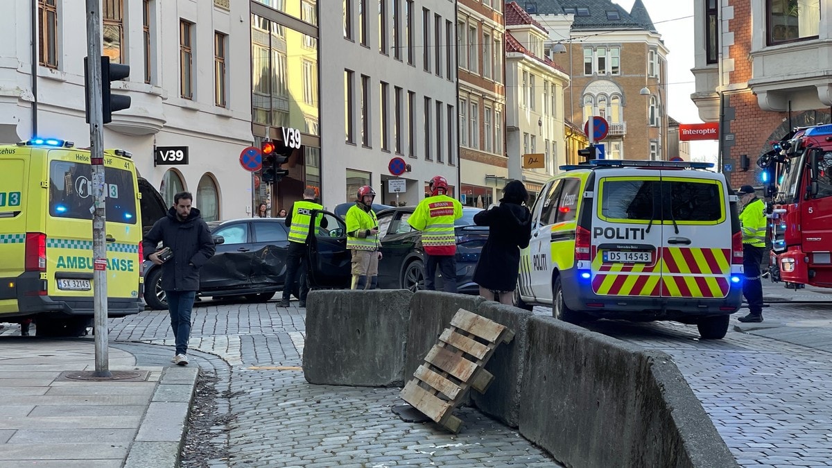Sivil politibil kolliderte under utrykning i Bergen sentrum