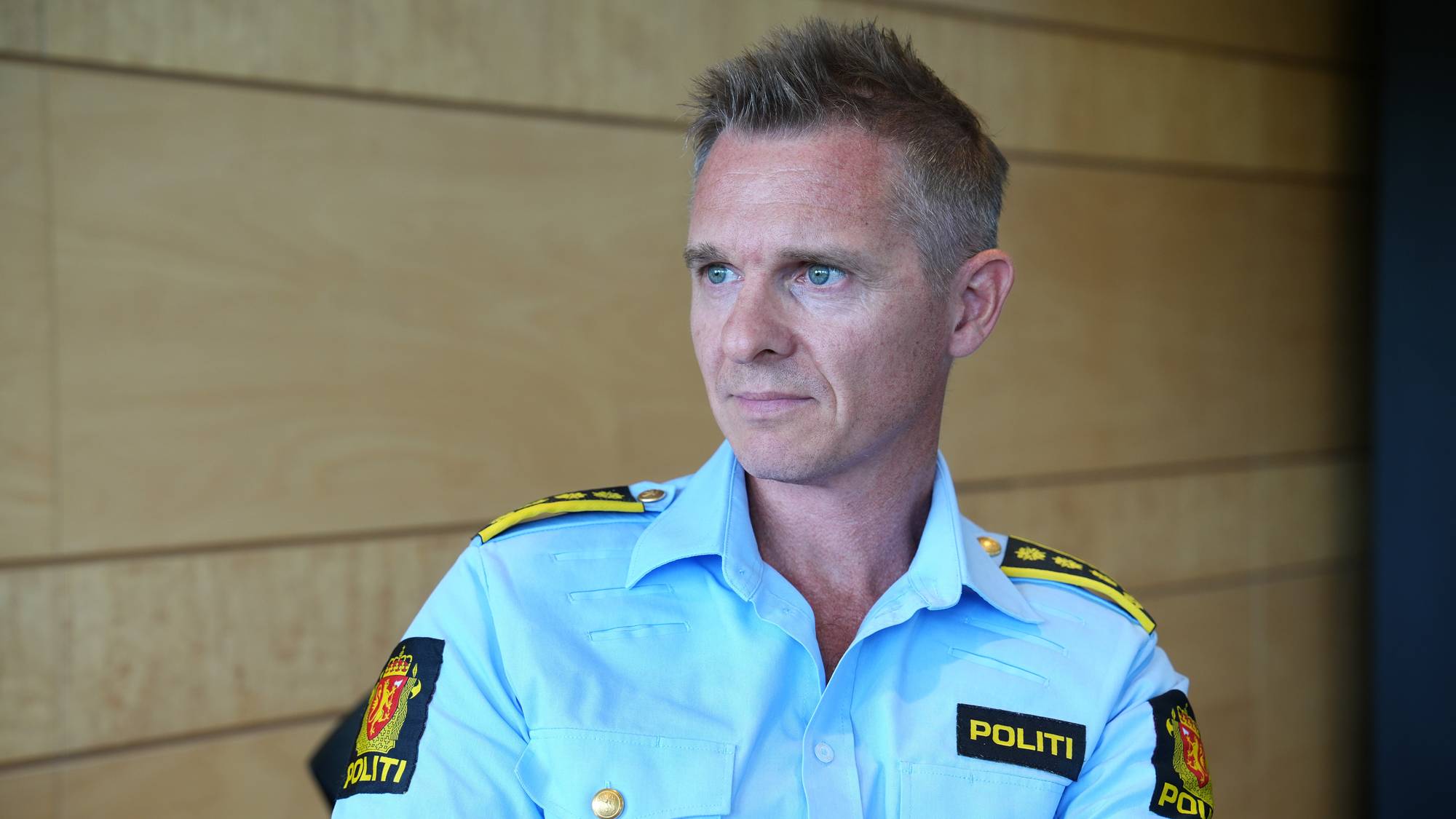 mann i politiuniform