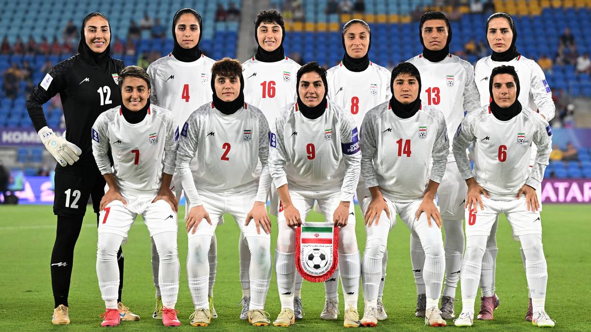 Iranske fotballkvinner med stille protest – sang ikke nasjonalsangen før kamp