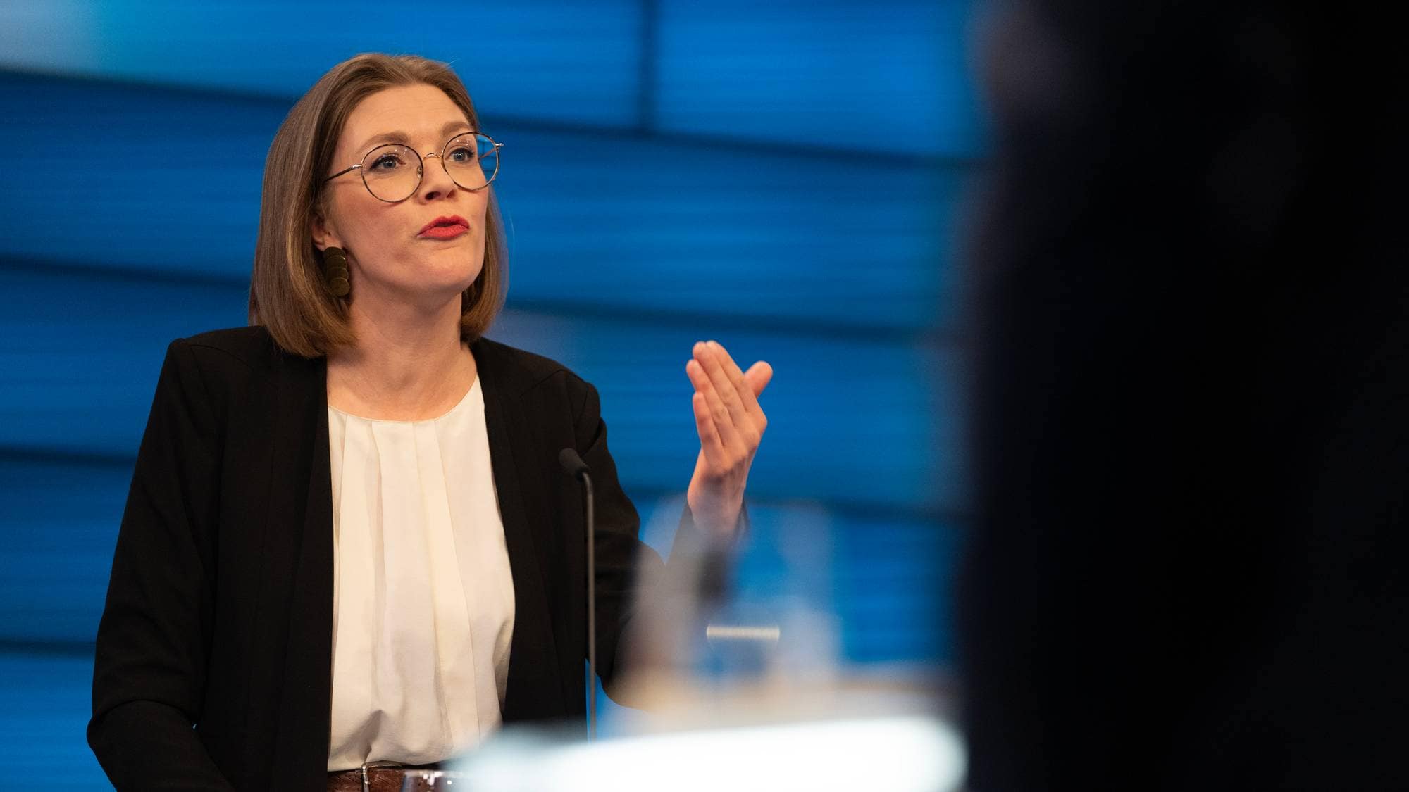 Marie Sneve Martinussen (R)