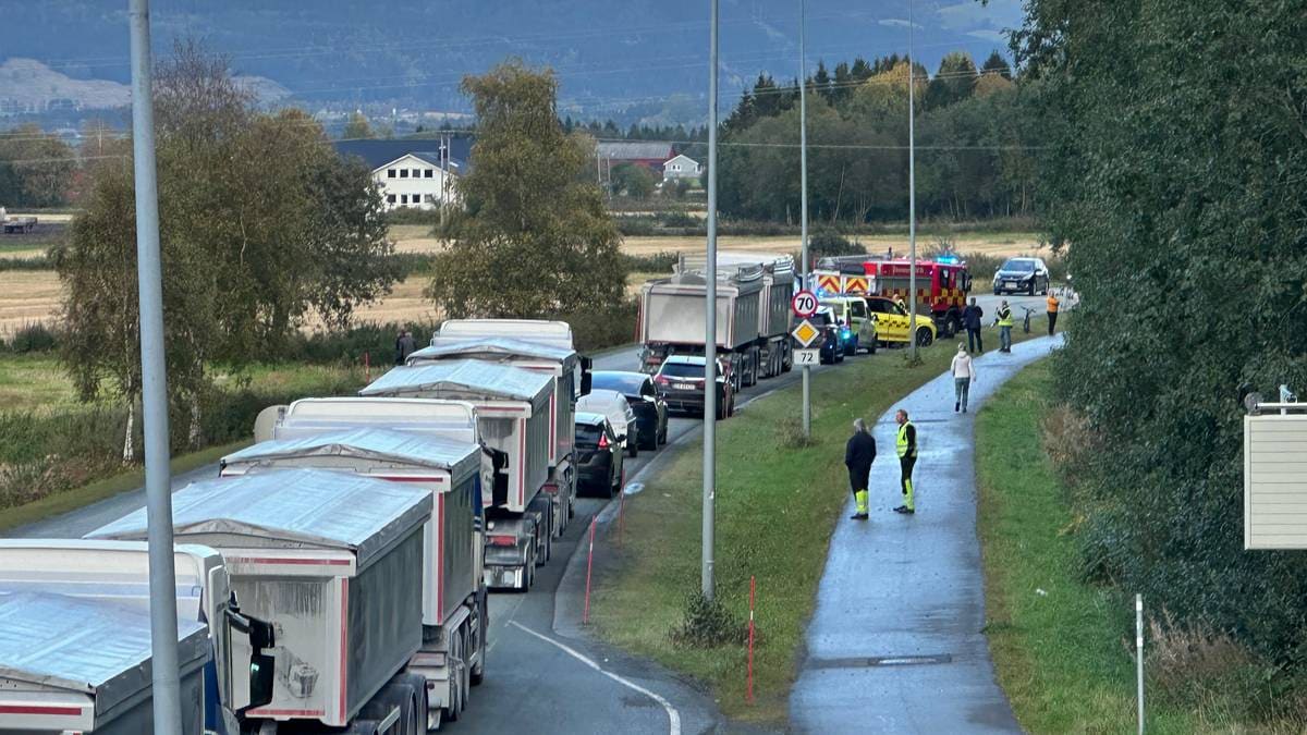 To unge syklister til sykehus etter trafikkulykke i Verdal