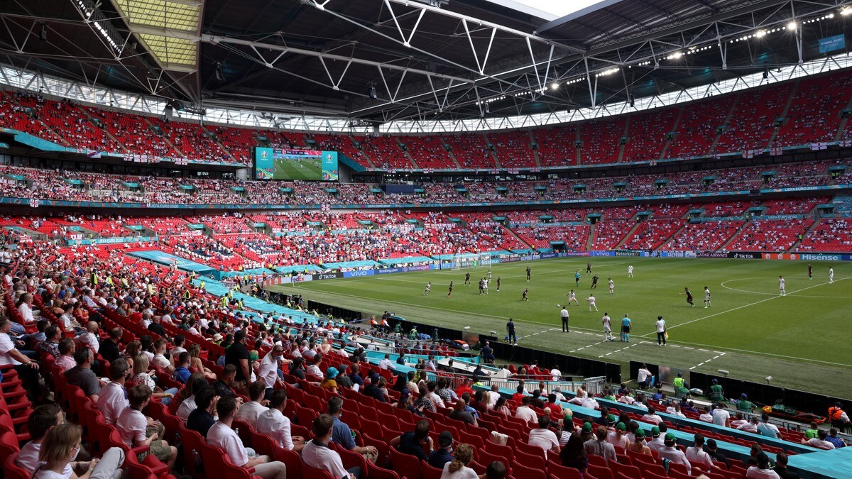 Tilskuer alvorlig skadd på Wembley
