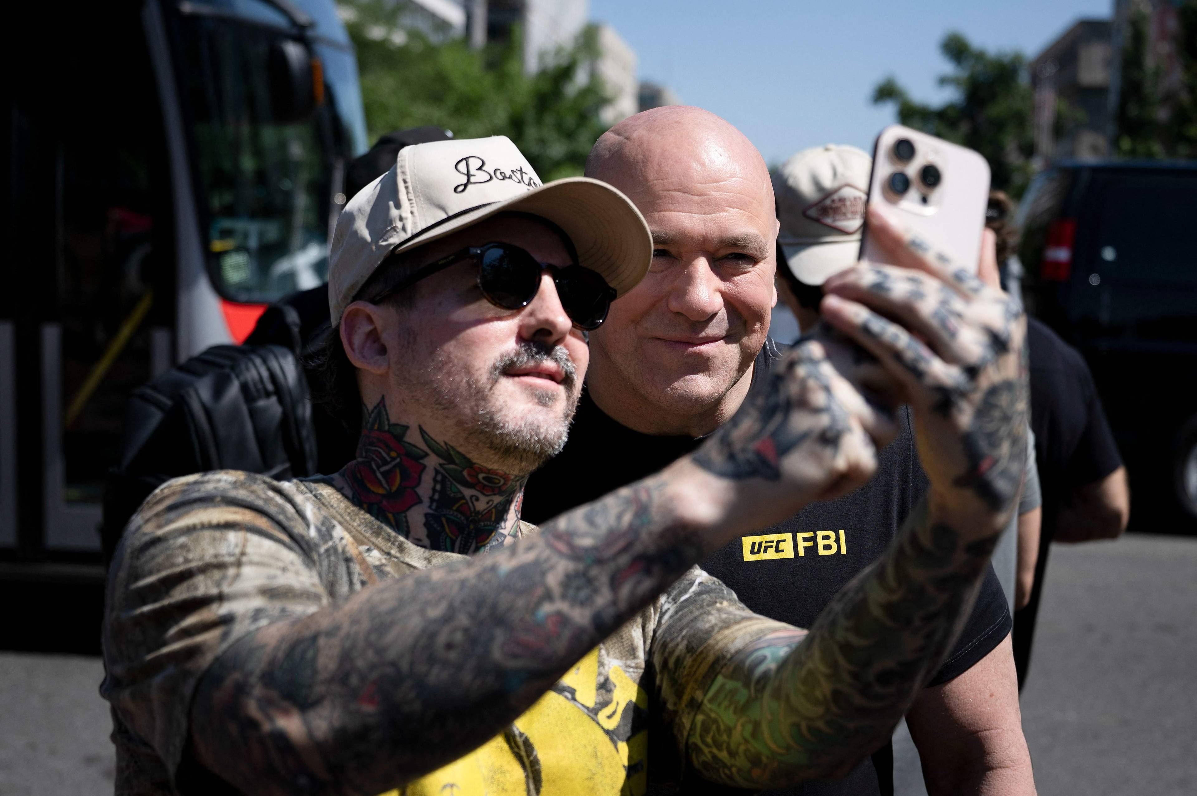 Dana White med en UFC-fan