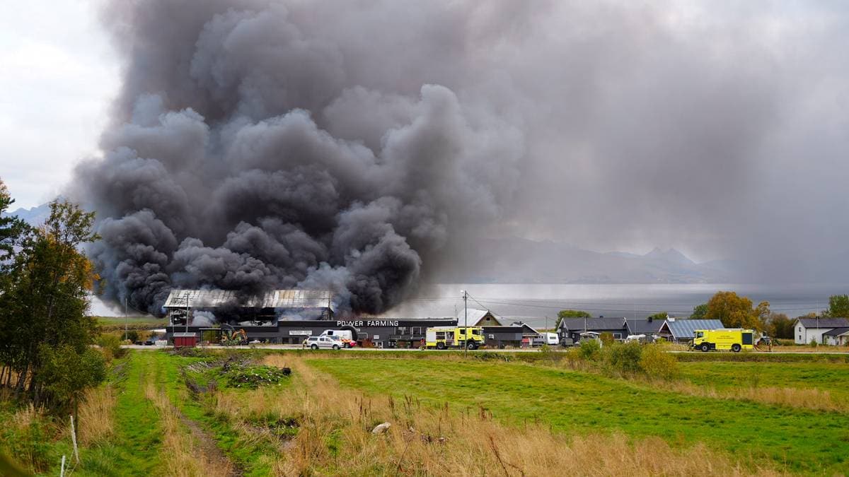 Evakuerer bebuarar etter brann i Sortland