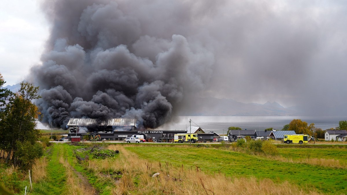 Brannen på Sortland har roet seg igjen