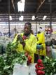 Patrick Ngugi / AP,NTB pakker roser på farm i Kenya